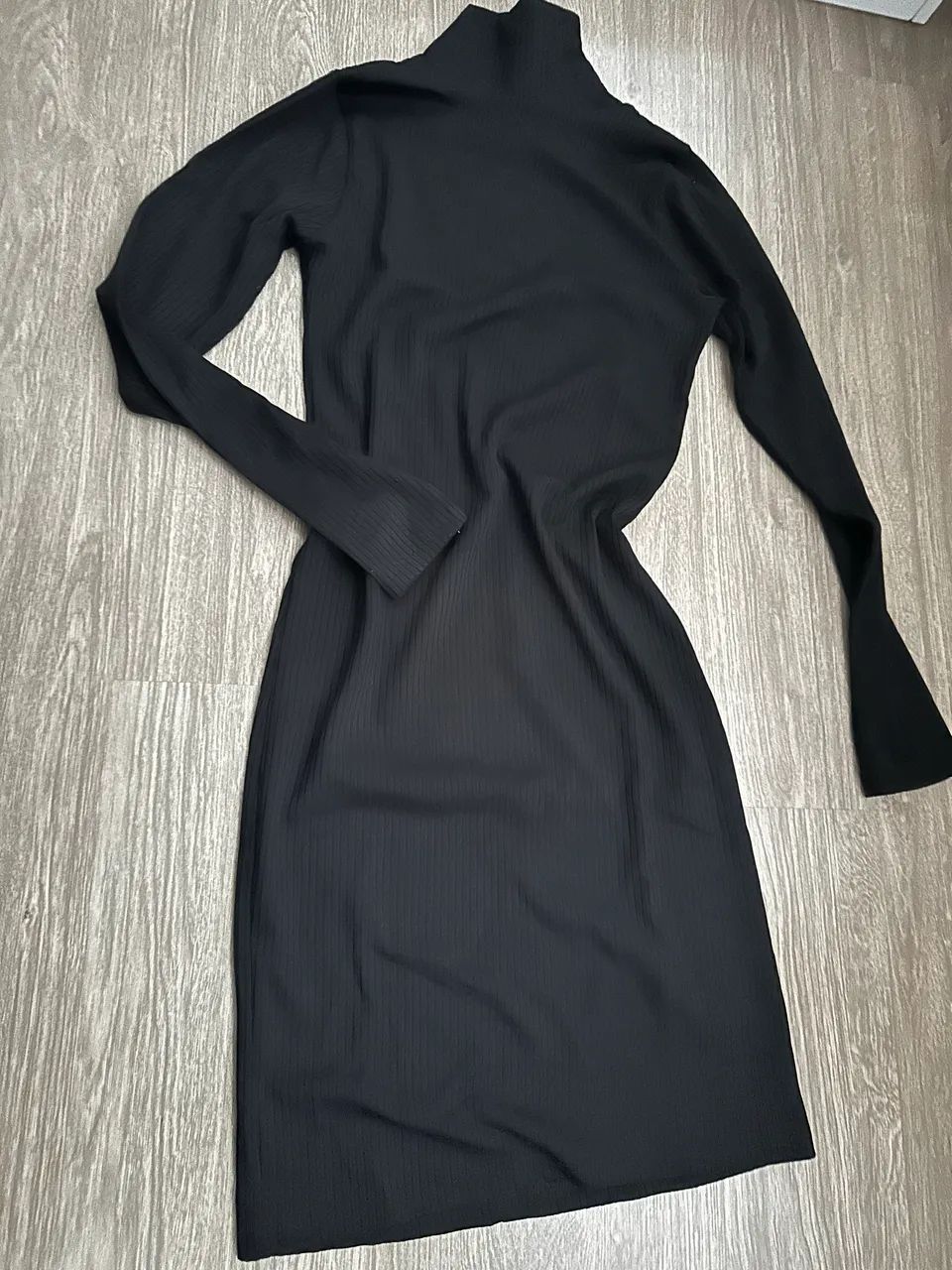 Dois vestidos em malha canelada