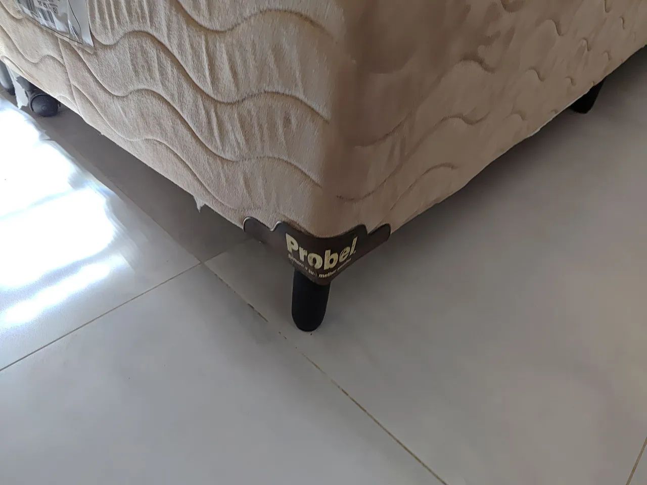 Vende-se box cama queen usada