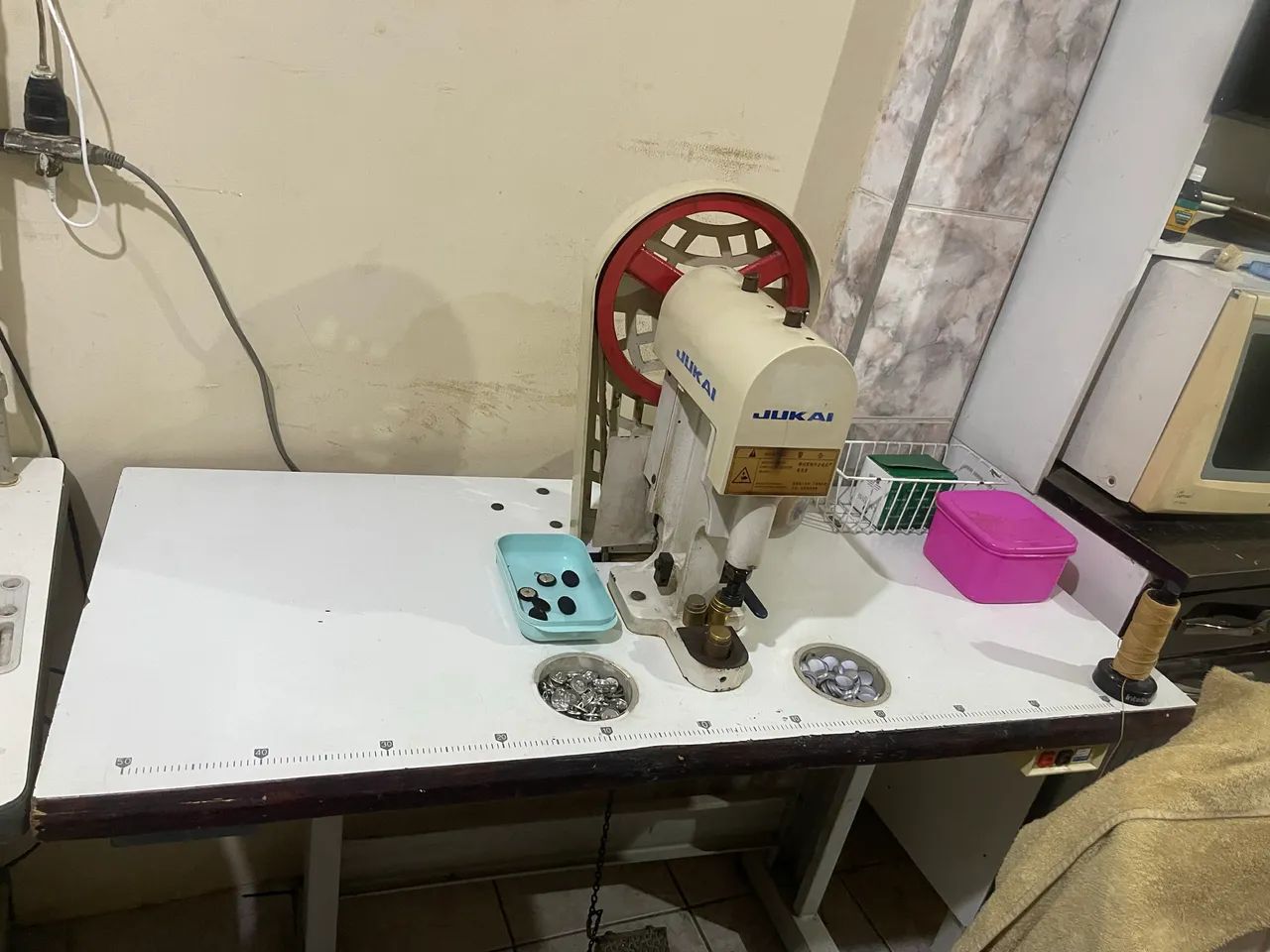 Máquina de ilhós e botões perfeito estado  - Foto 3