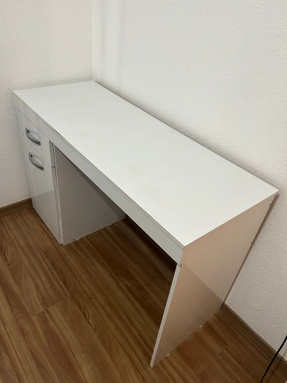 Escrivaninha (mesa) branca com gaveta e porta - Foto 2