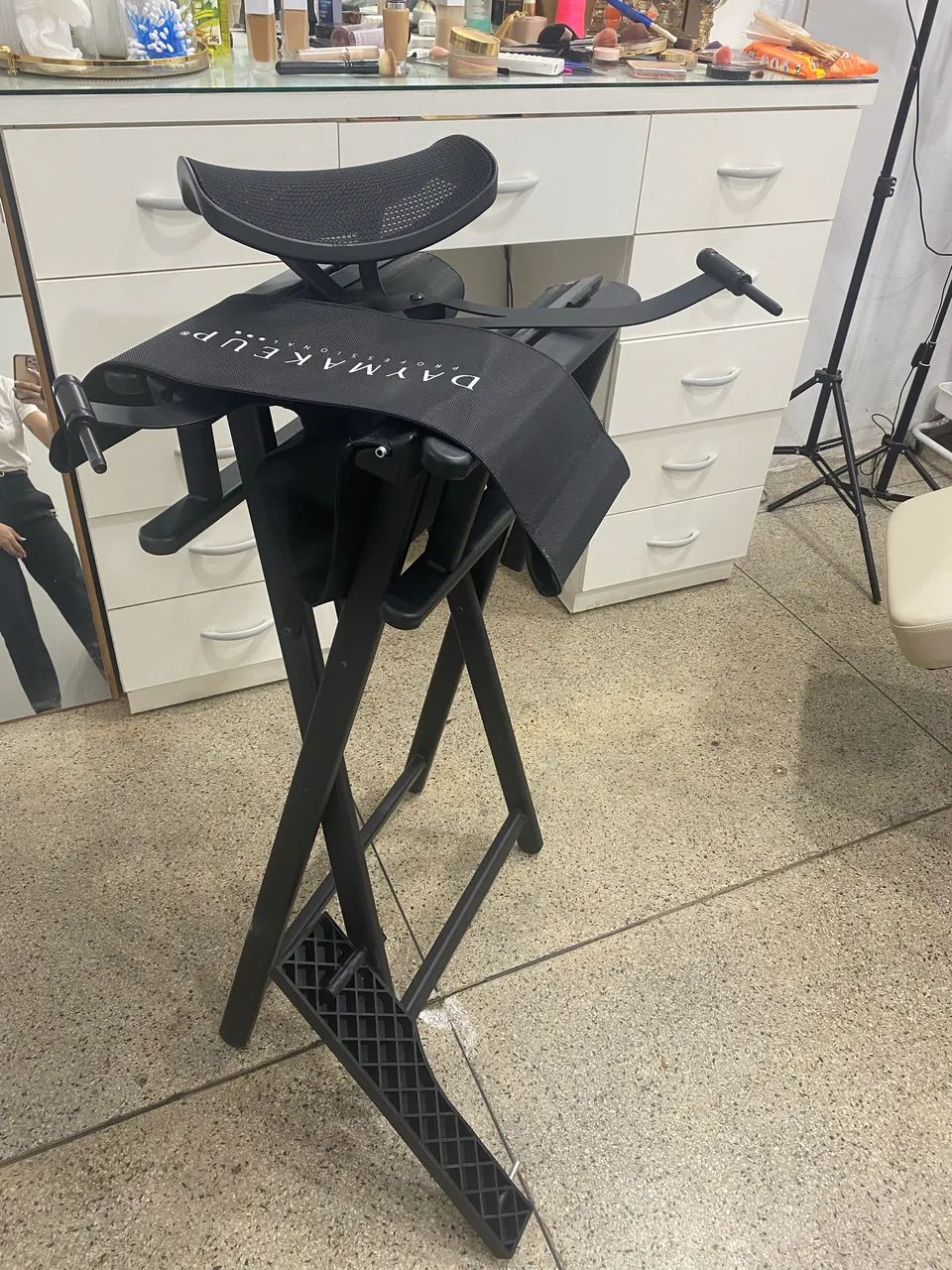 CADEIRA DE MAQUIAGEM PROFISSIONAL A VENDA.  - Foto 2