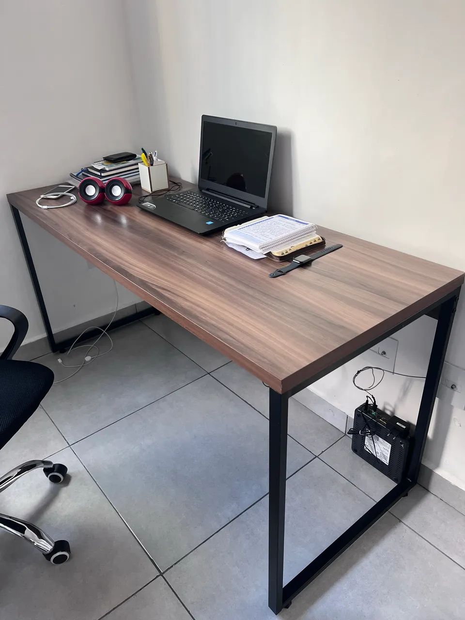 Vendo escrivaninha em estado de nova 150cm 