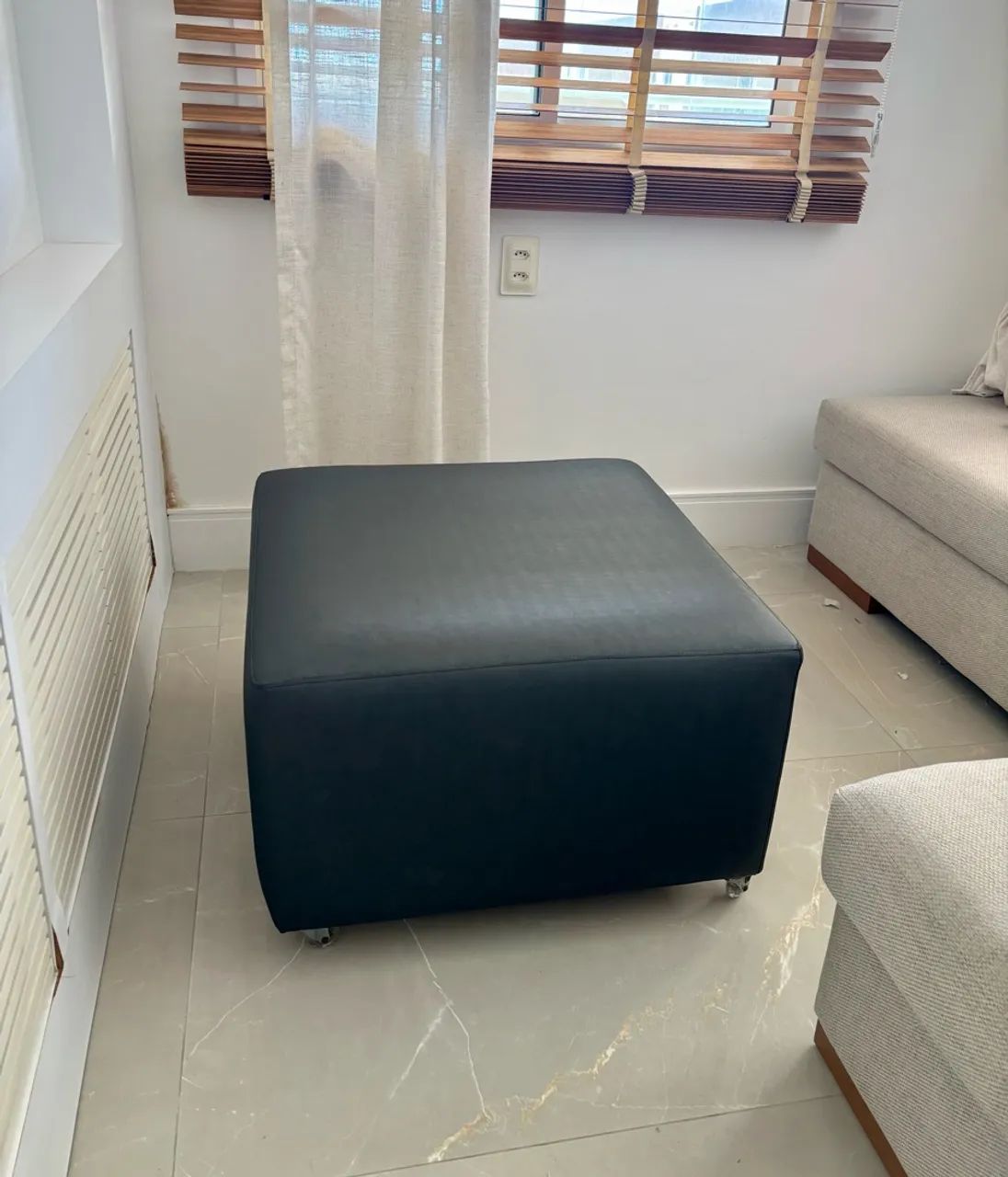 PUFE QUADRADO PRETO | 70 × 70 CM - Foto 2
