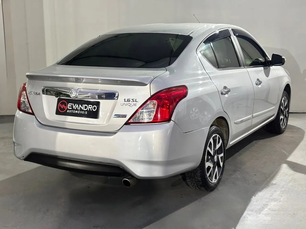 Nissan Versa Unique 1.6 16V Flexstart 4P Aut. 2017 - Foto 4