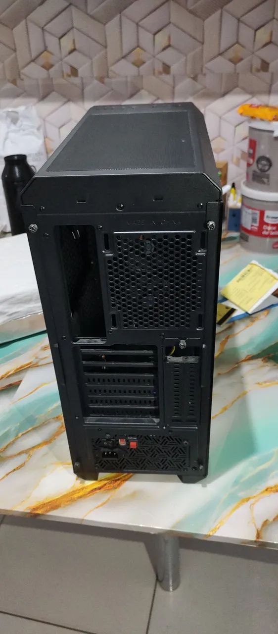 Gabinete PC com fonte 