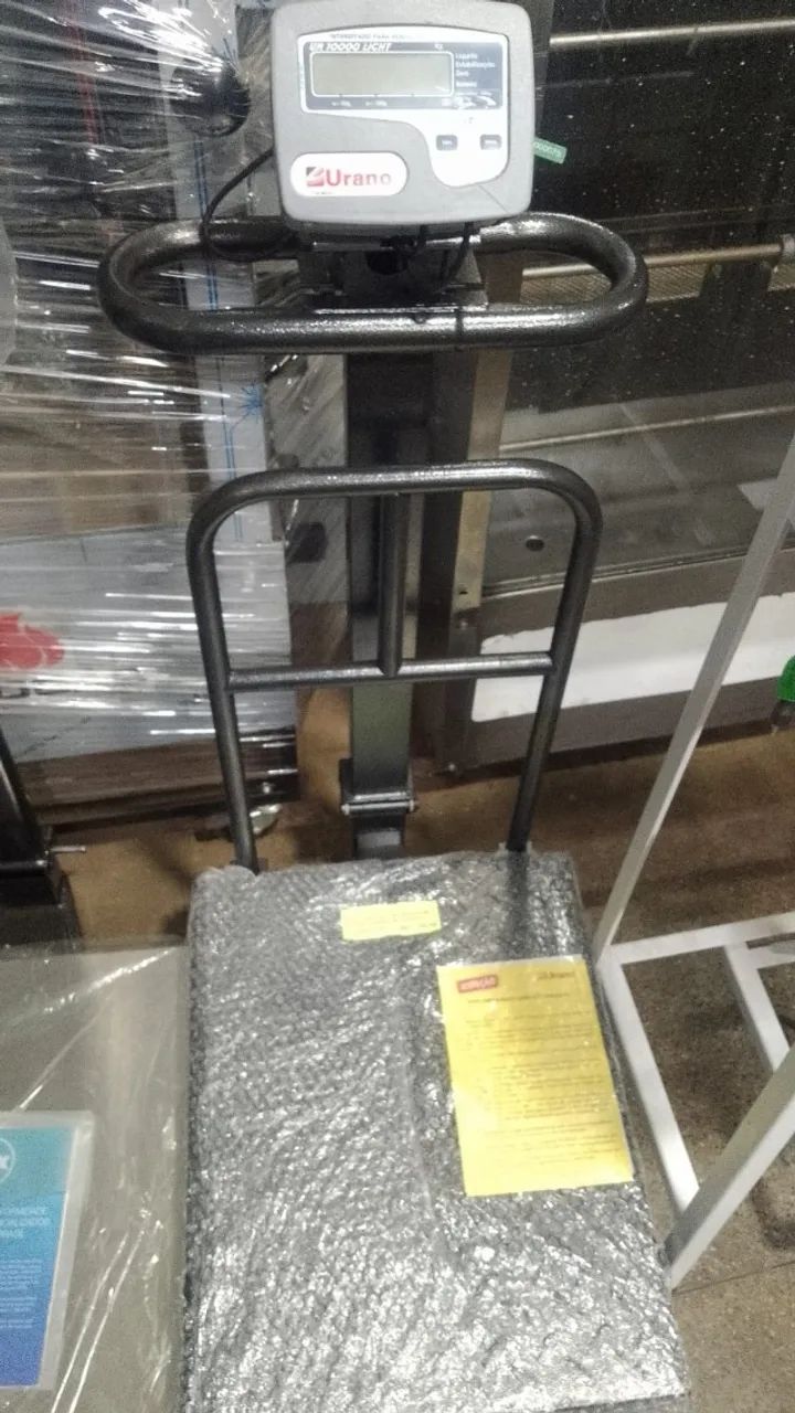 BALANÇA URANO LIGHT 300KG 50G 40X50 COM RODAS NOVA