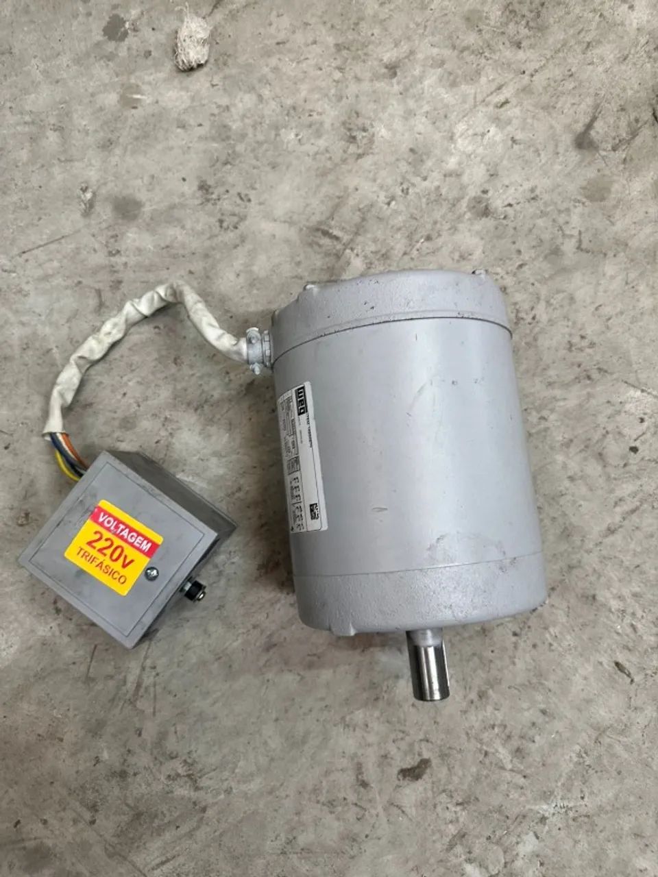 Motor Trifásico P/ Elevador Automotivo 4cv Weg Original Novo 220v/380v - Foto 2