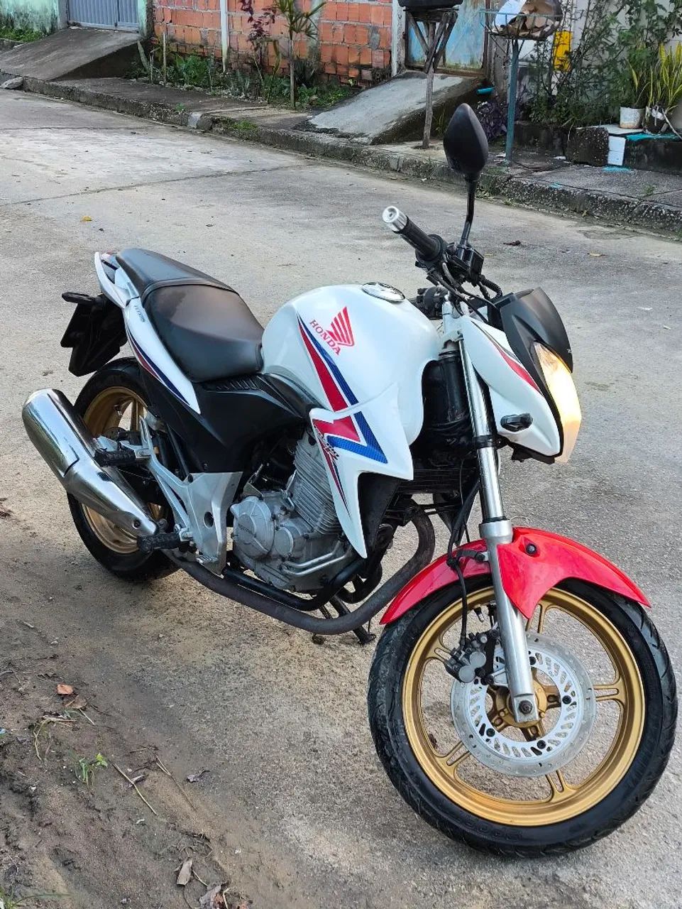 CB 300