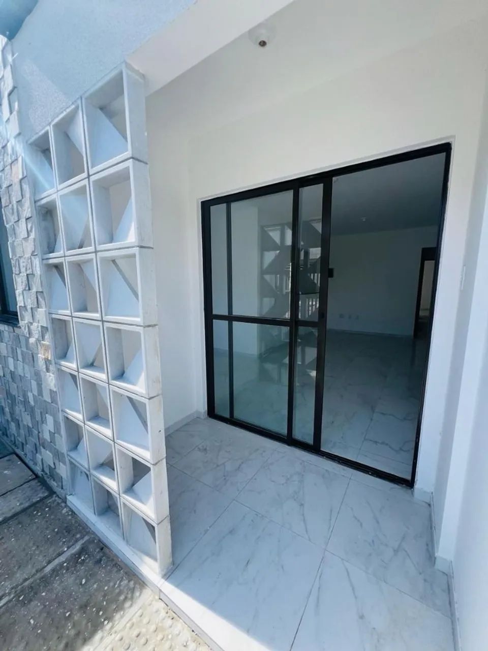 Apartamento térreo com 2 quartos, próximo da praia, comércios e transporte público, a pouc - Foto 2