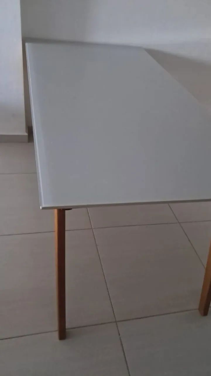 Mesa em madeira Nobre com tampo de vidro  - Foto 4