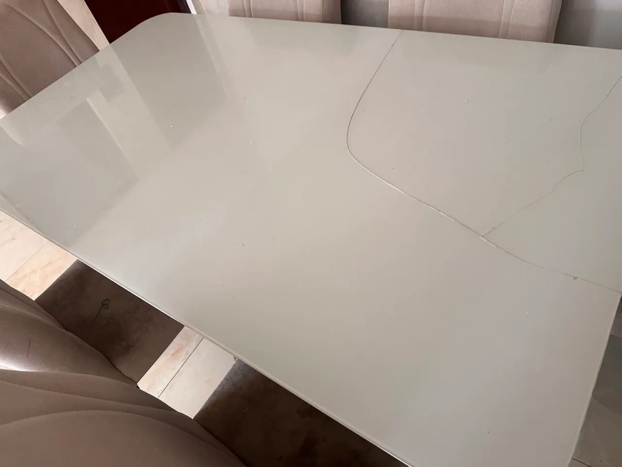 Vendo mesa com 06 cadeiras  - Foto 2