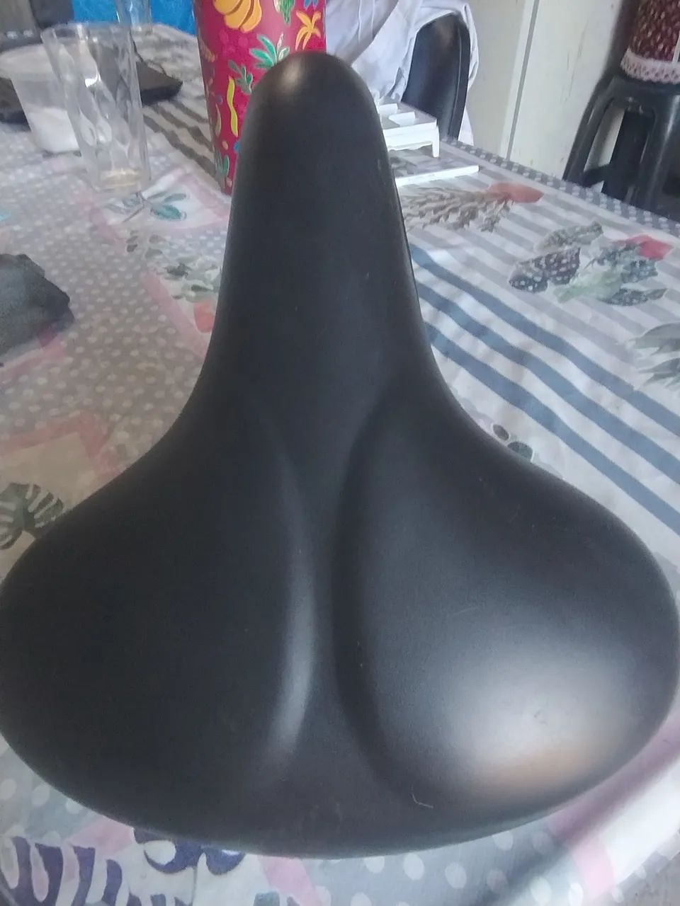 Selle de bicicleta royal usada com preta bem conservada. - Foto 3