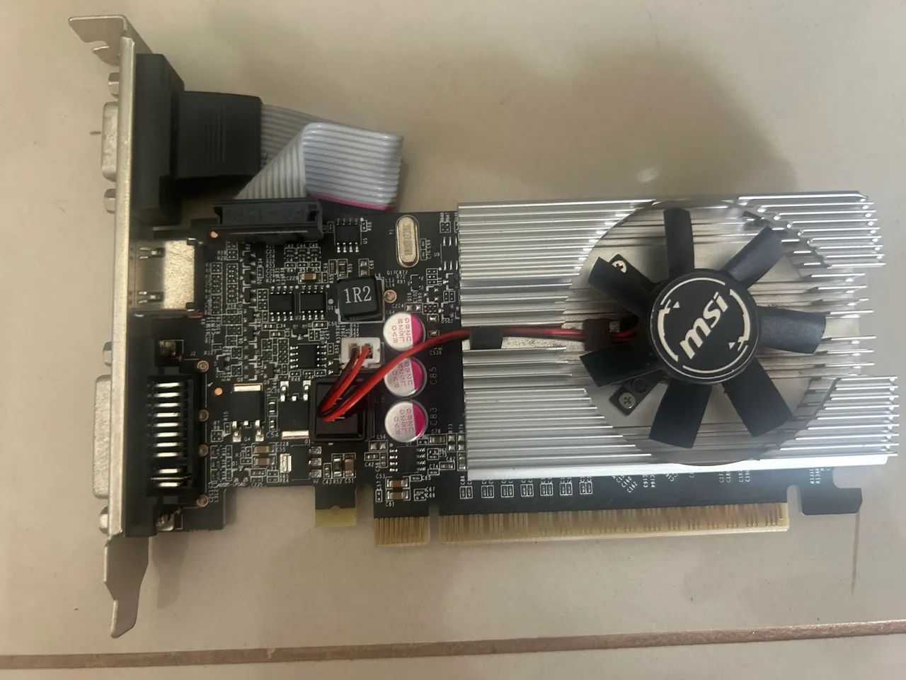 Placa de video nvidia 210 1g