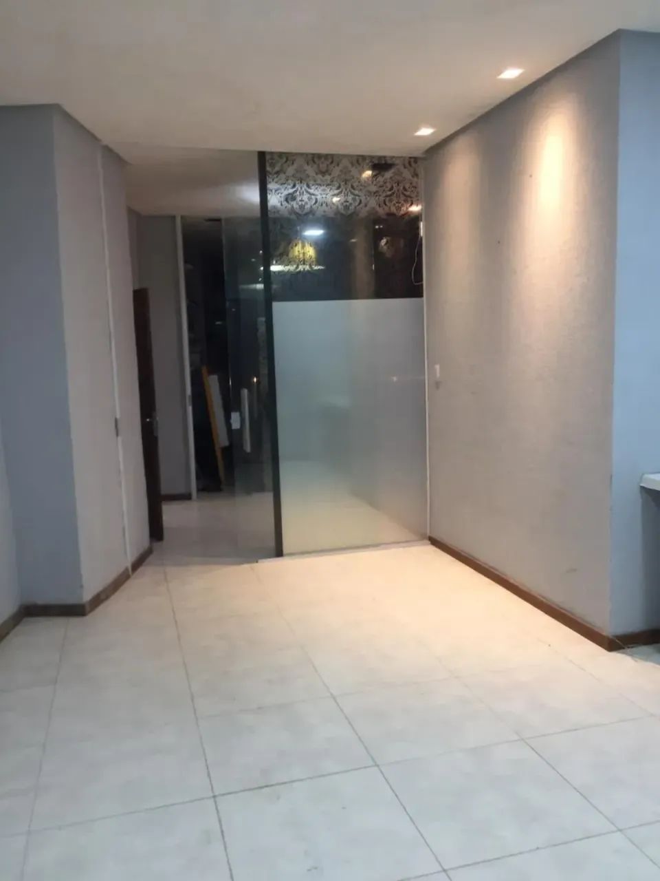 Ampla Sala Comercial com 155 m² no subsolo do Empresarial Santa Rita de Cássia - Foto 5
