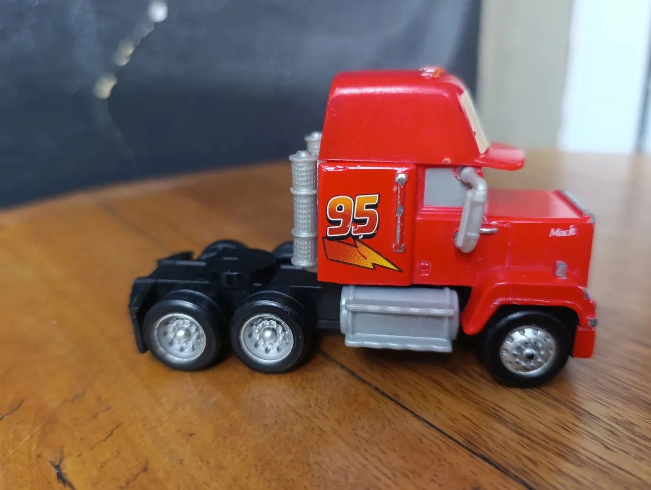 CAMINHÃO MACK FILME CARROS 3 DISNEY PIXAR DIE CAST DE LUXE 1:55 RARIDADE USADO.  - Foto 3