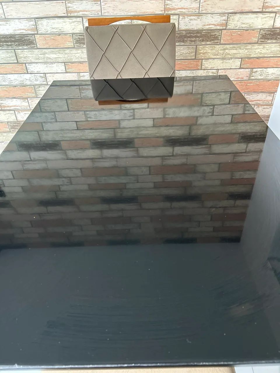 VENDO MESA COM 4 CADEIRAS - Foto 2