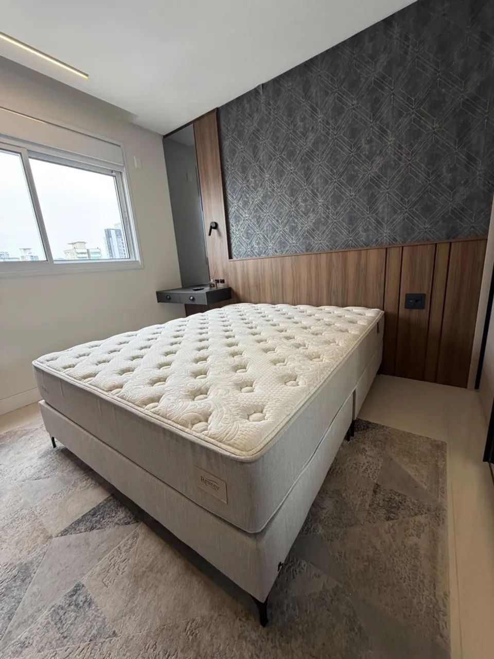Cama Queen Size Reveev Vernazza 