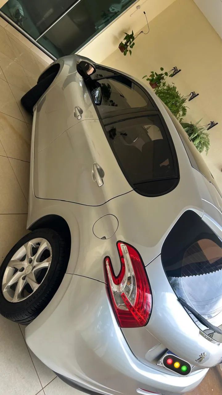 Peugeot 208 208 Allure 1.5 Flex 8V 5p 2014