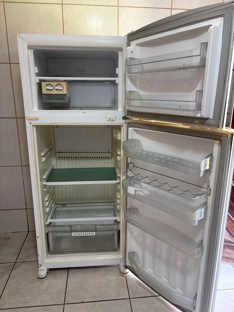 Geladeira com defeito - Foto 2