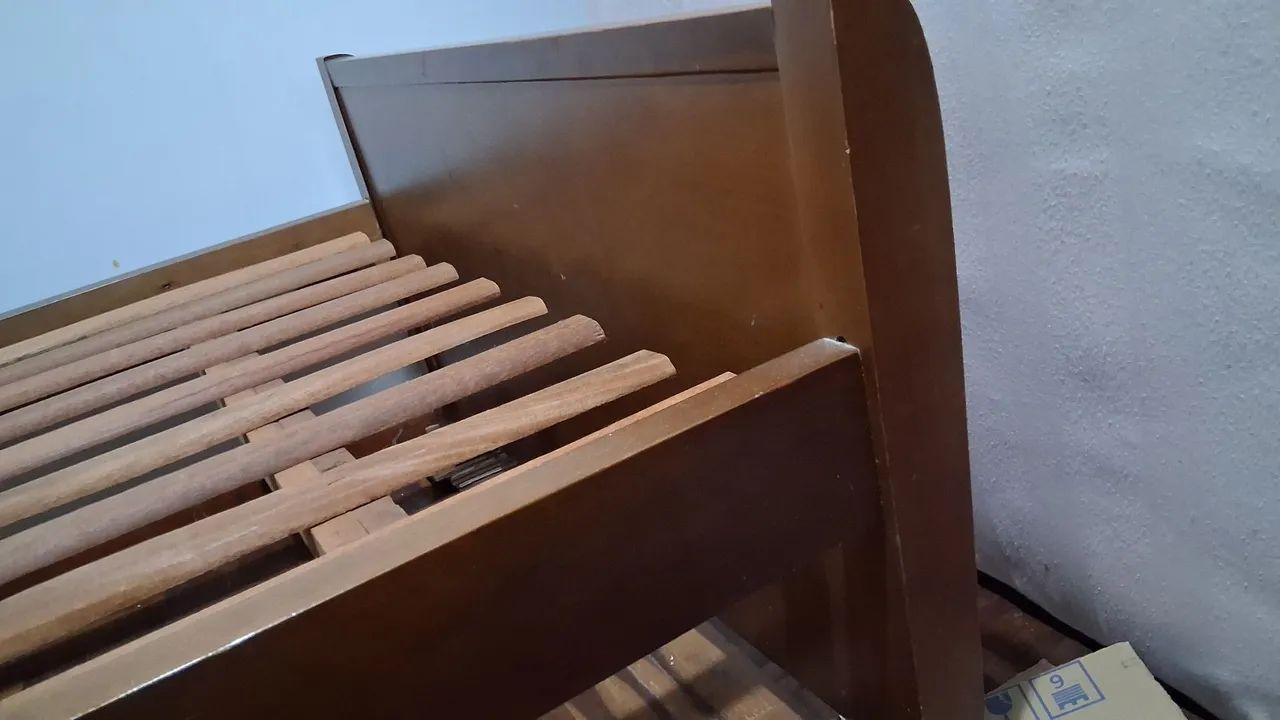BELO HORIZONTE --- Cama Solteiro (ÓTIMO ESTADO) madeira maciça.  - Foto 2