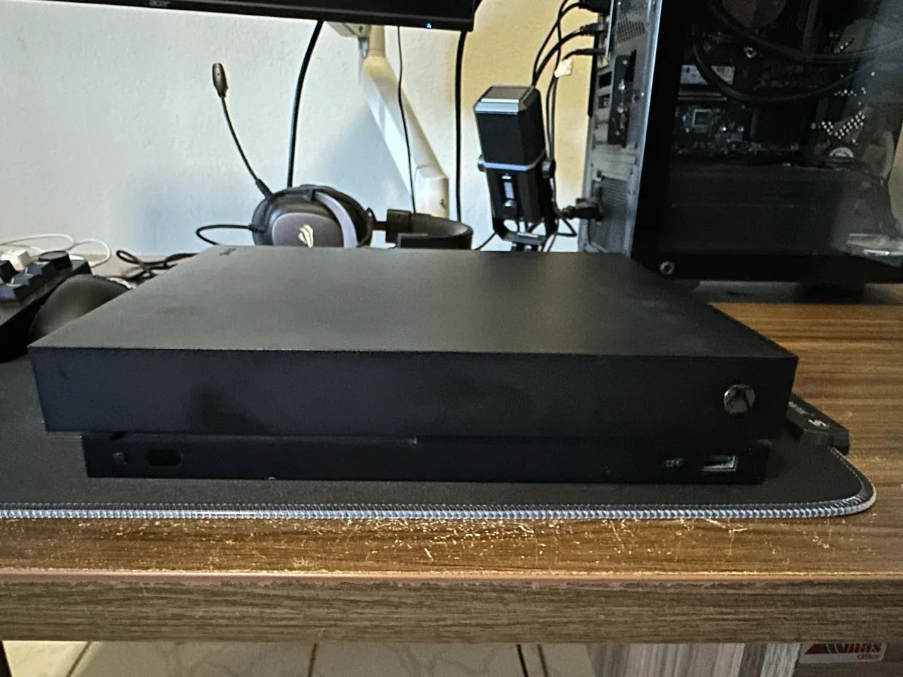 Xbox One X 1TB com caixa  - Foto 4