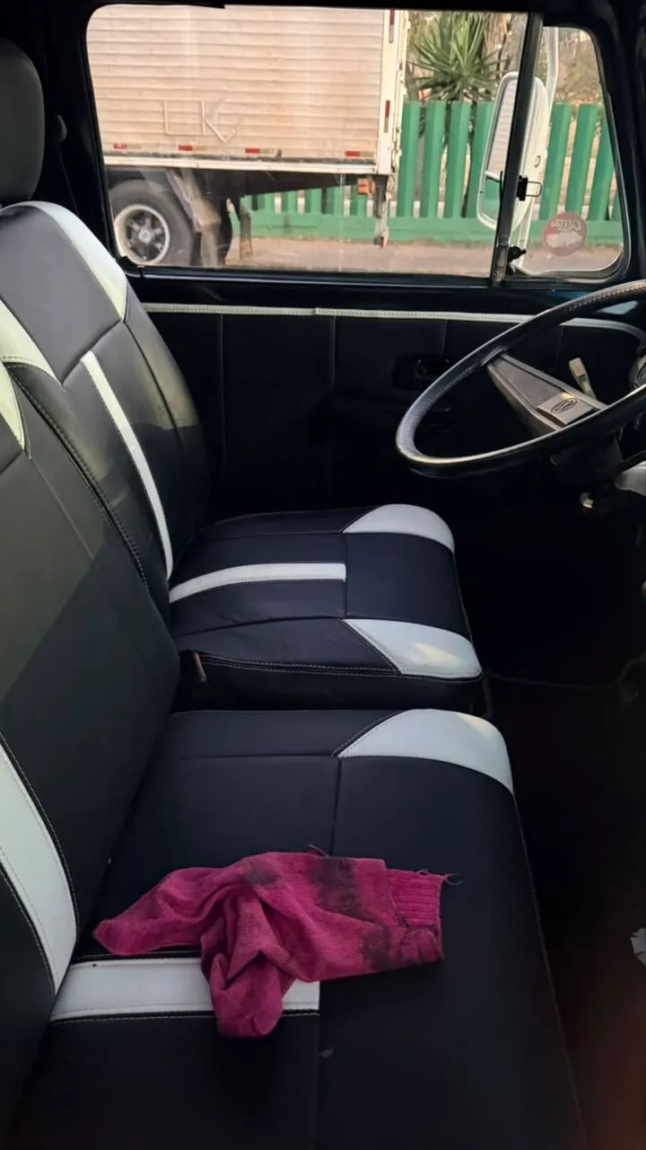 Volkswagen Kombi Standard/ Luxo/ Serie Prata 1976