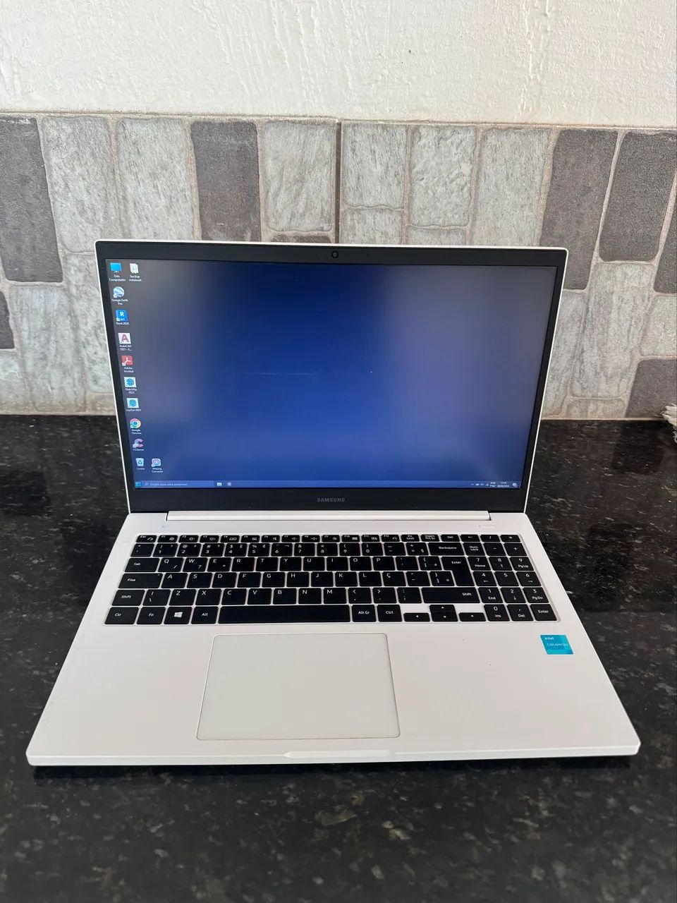 VENDO Notebook Samsung Book E20 (NP550XDA- KO2BR)  - Foto 2