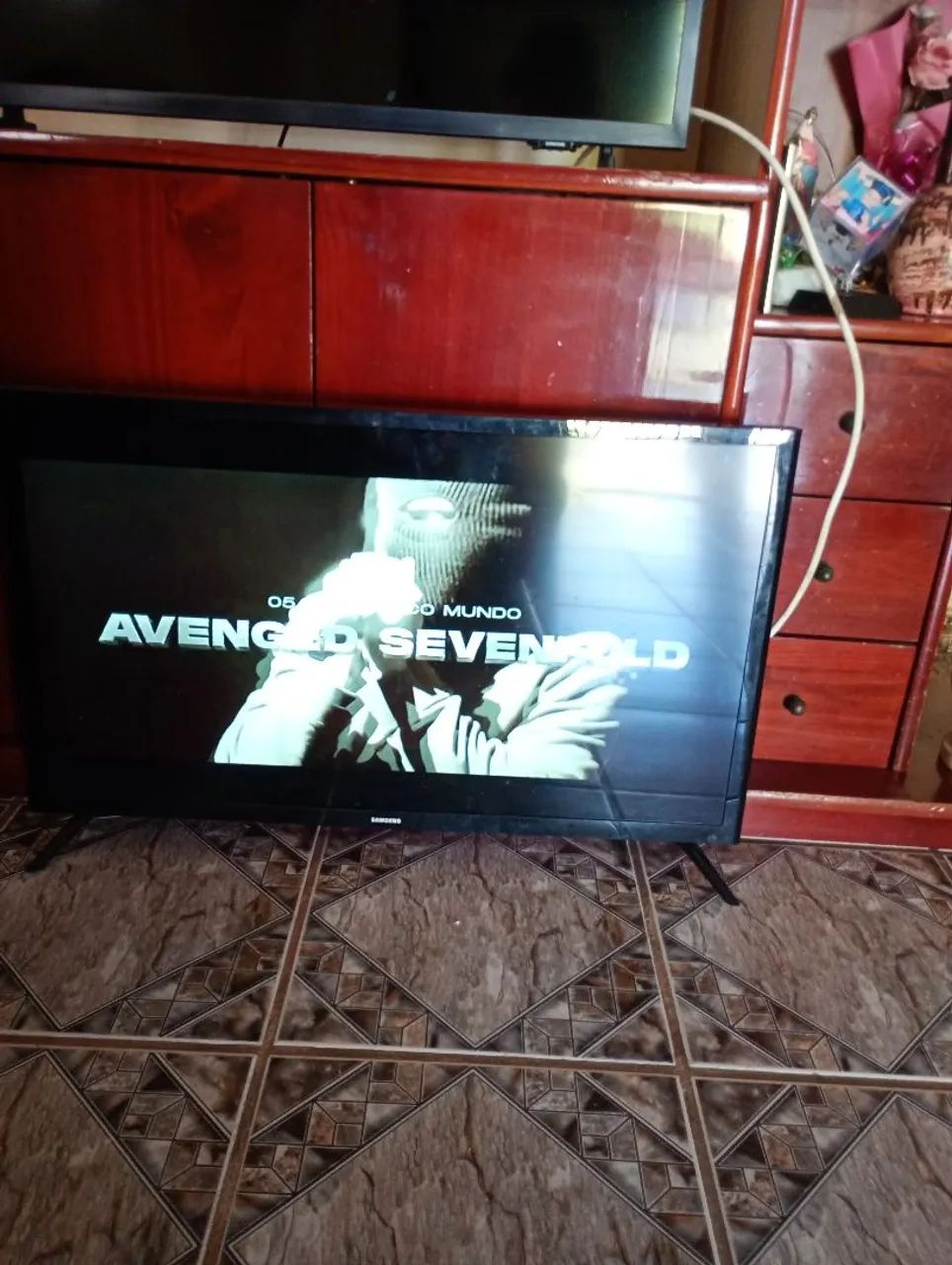 Vendo tv "32" Samsung perfeito funcionamento .