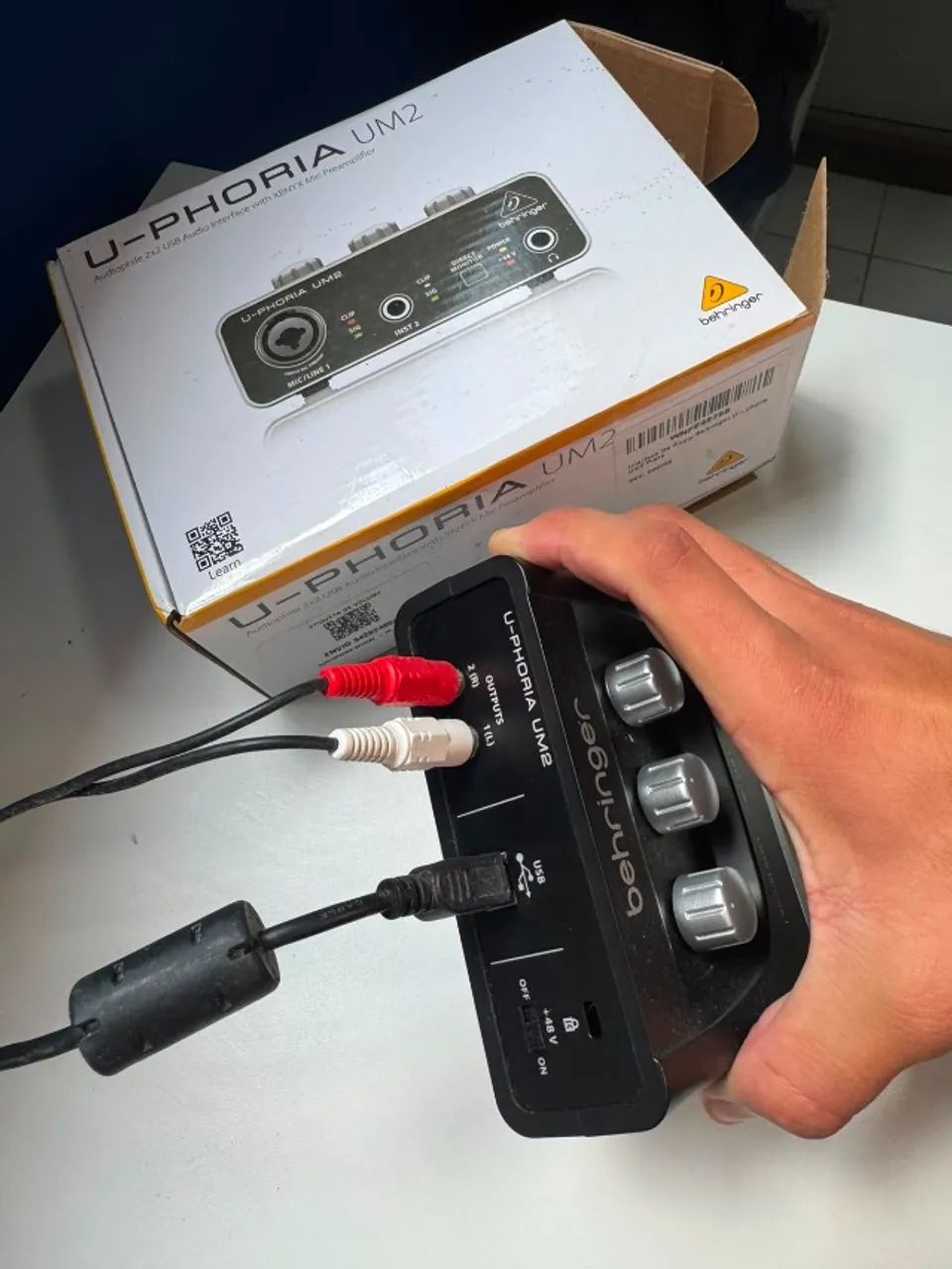 Interface de Áudio Behringer U-Phoria UM2 Preta