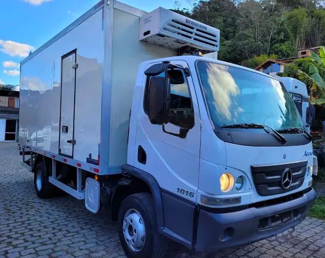 Accelo 1016 Bau  Refrigerado  2016. 