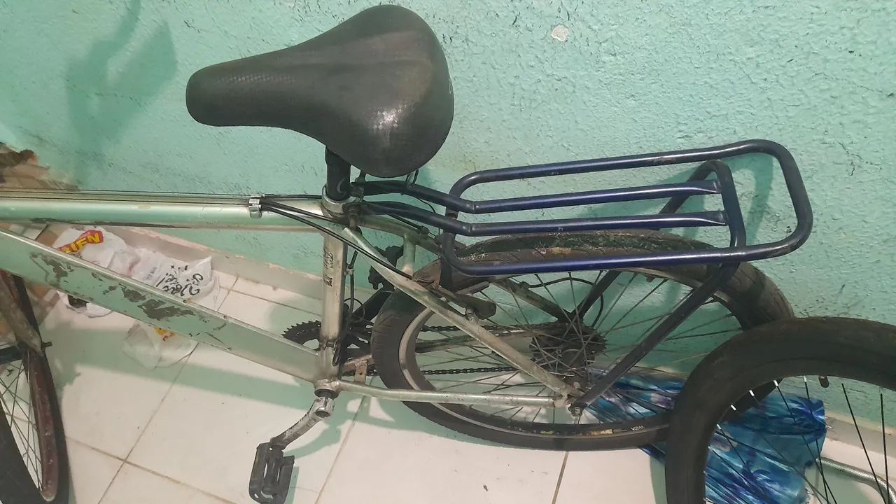 Vendo bicicleta de alumínio com macha barato  - Foto 4