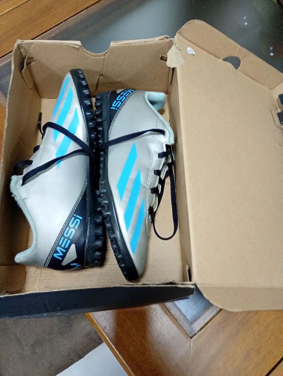 Vende-se chuteira da Adidas versão do Messi