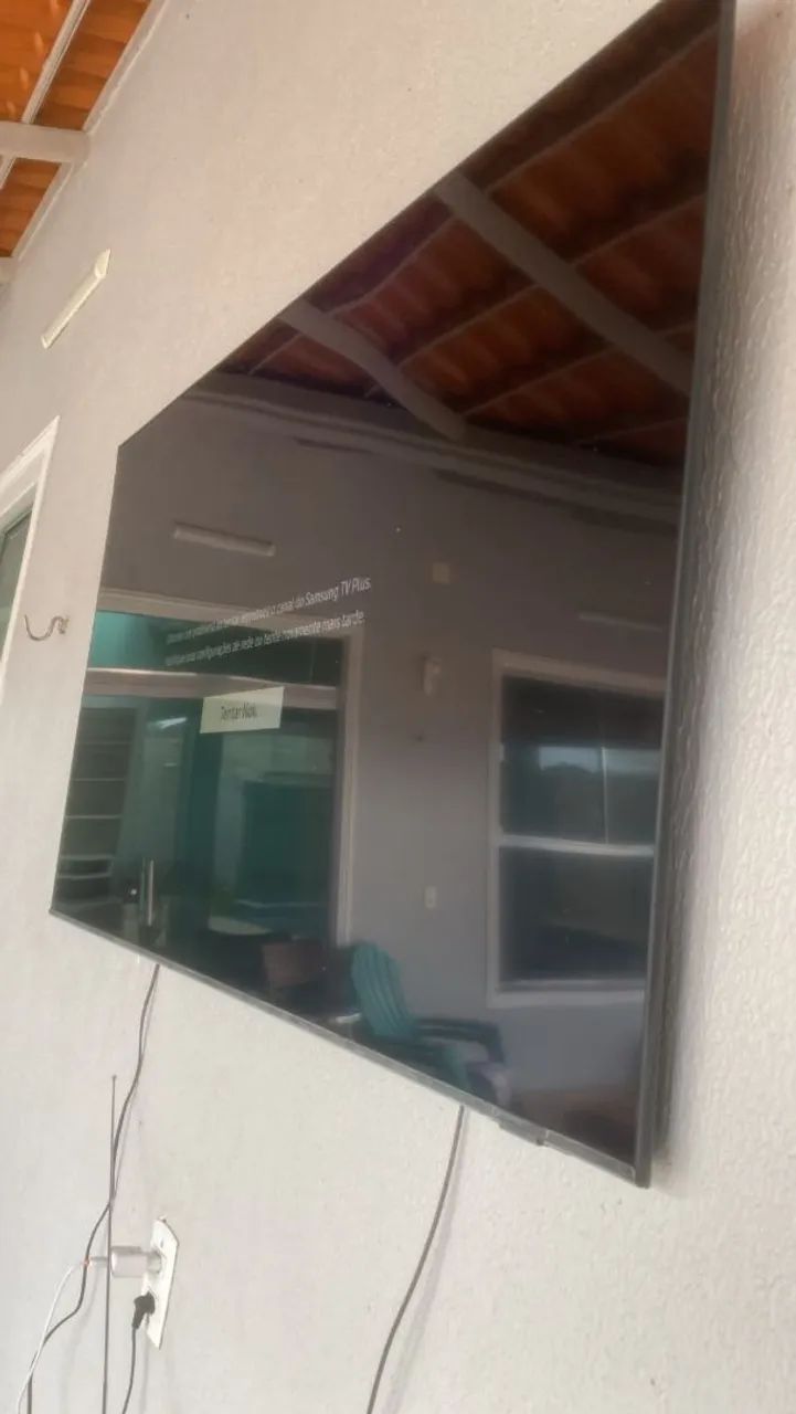 Vendo tv de 60 polegadas LG só tenho um defeito do lado dela que tá mais escuro  - Foto 2