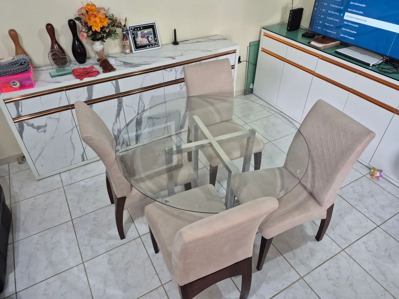 Mesa de jantar com 4 cadeiras