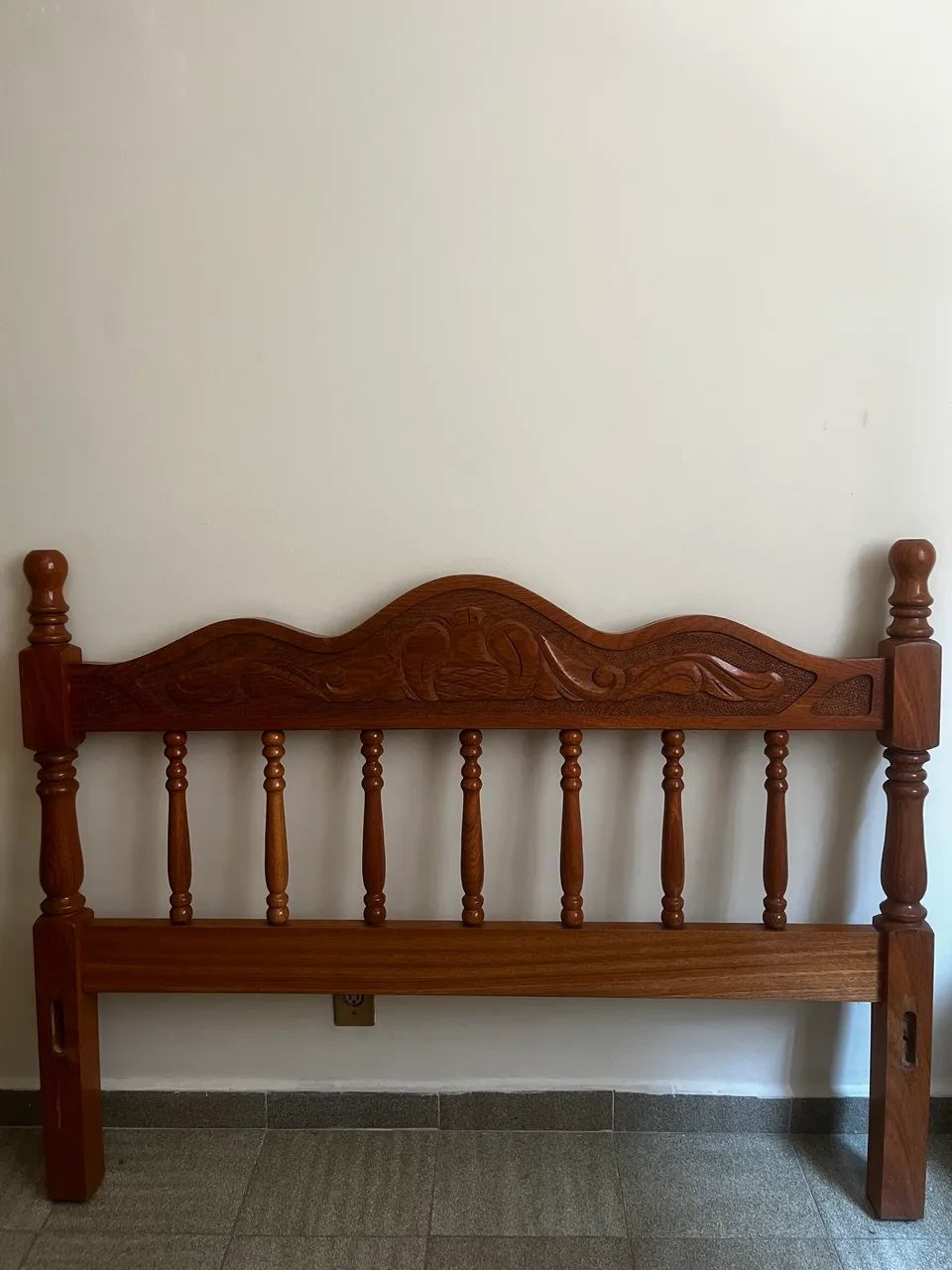 Cama casal madeira maciça 