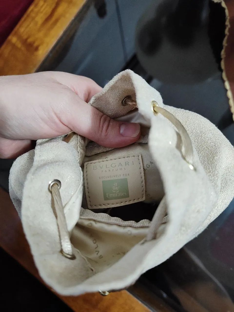 Necessaire Bulgari com brilho no tecido parte superior  - Foto 4