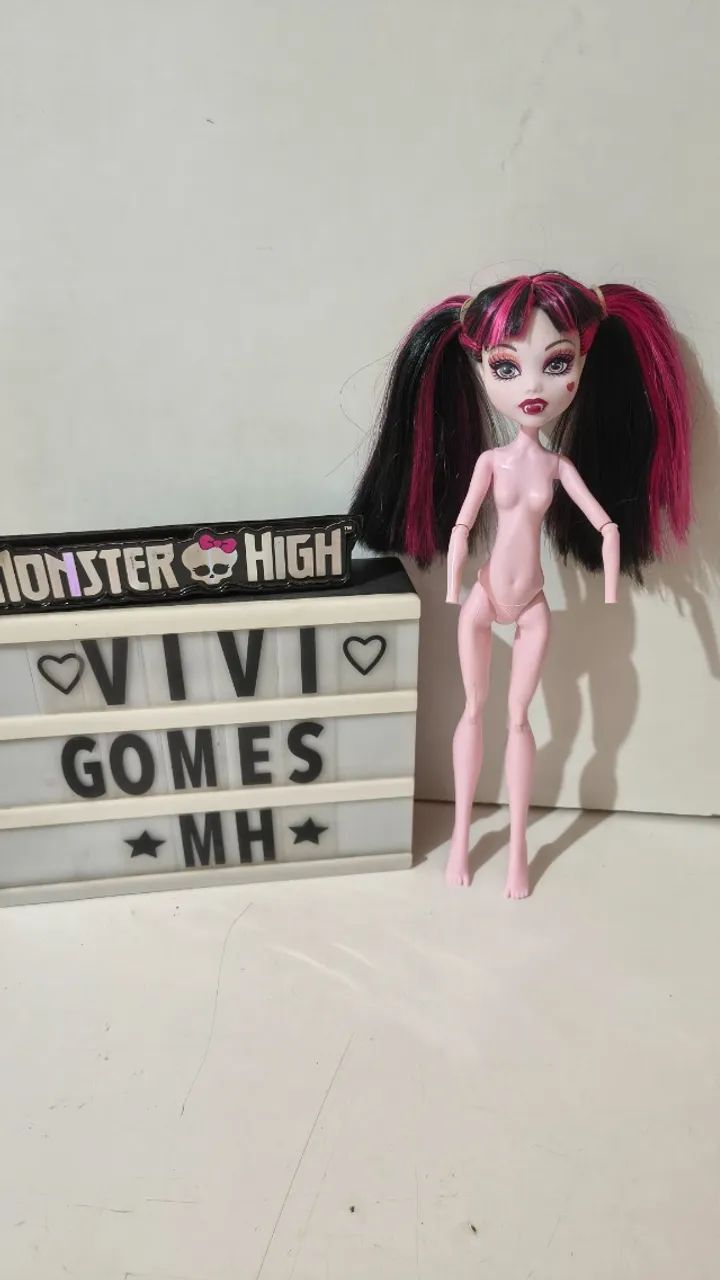 Monster High Draculaura schools out sem mãos 