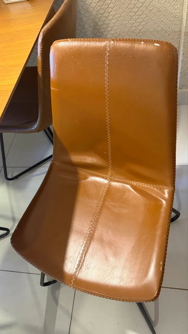 CONJUNTO DE MESA E CADEIRAS - Foto 4