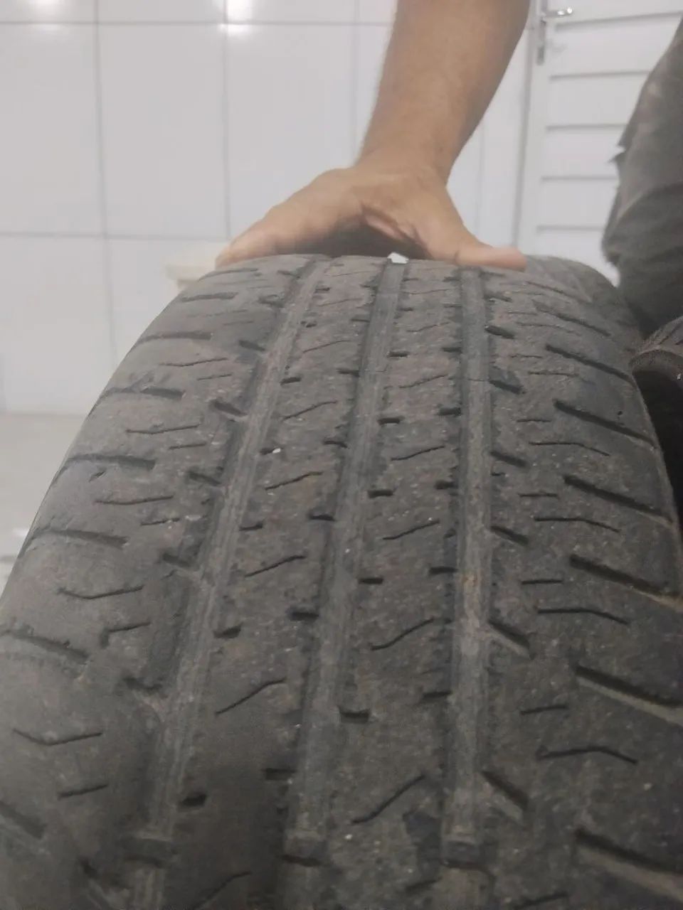 Rodas Ford original com calotas  - Foto 3