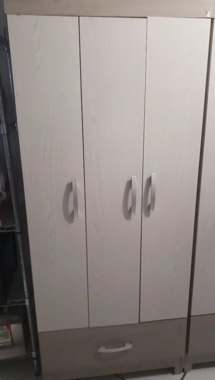 Guarda roupa de solteiro 