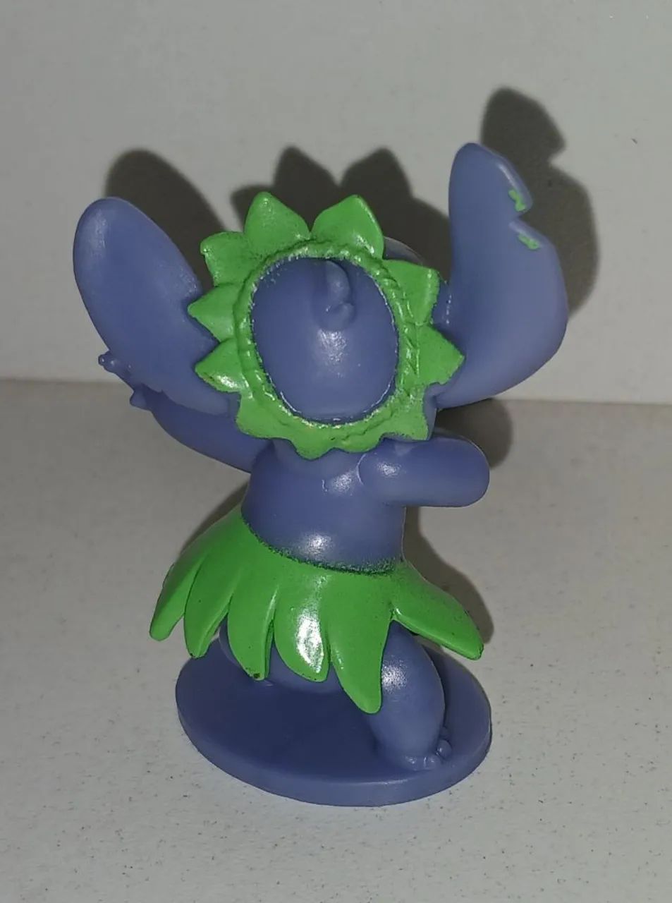BONECO MINIATURA LILO E STITCH HULA HULA DISNEY ORIGINAL - Foto 2