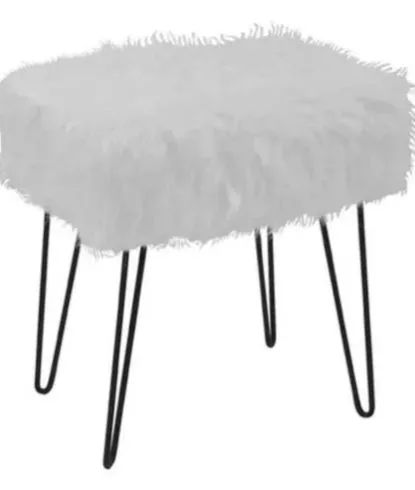 Puff pelinhos quadrado branco com pés de ferro