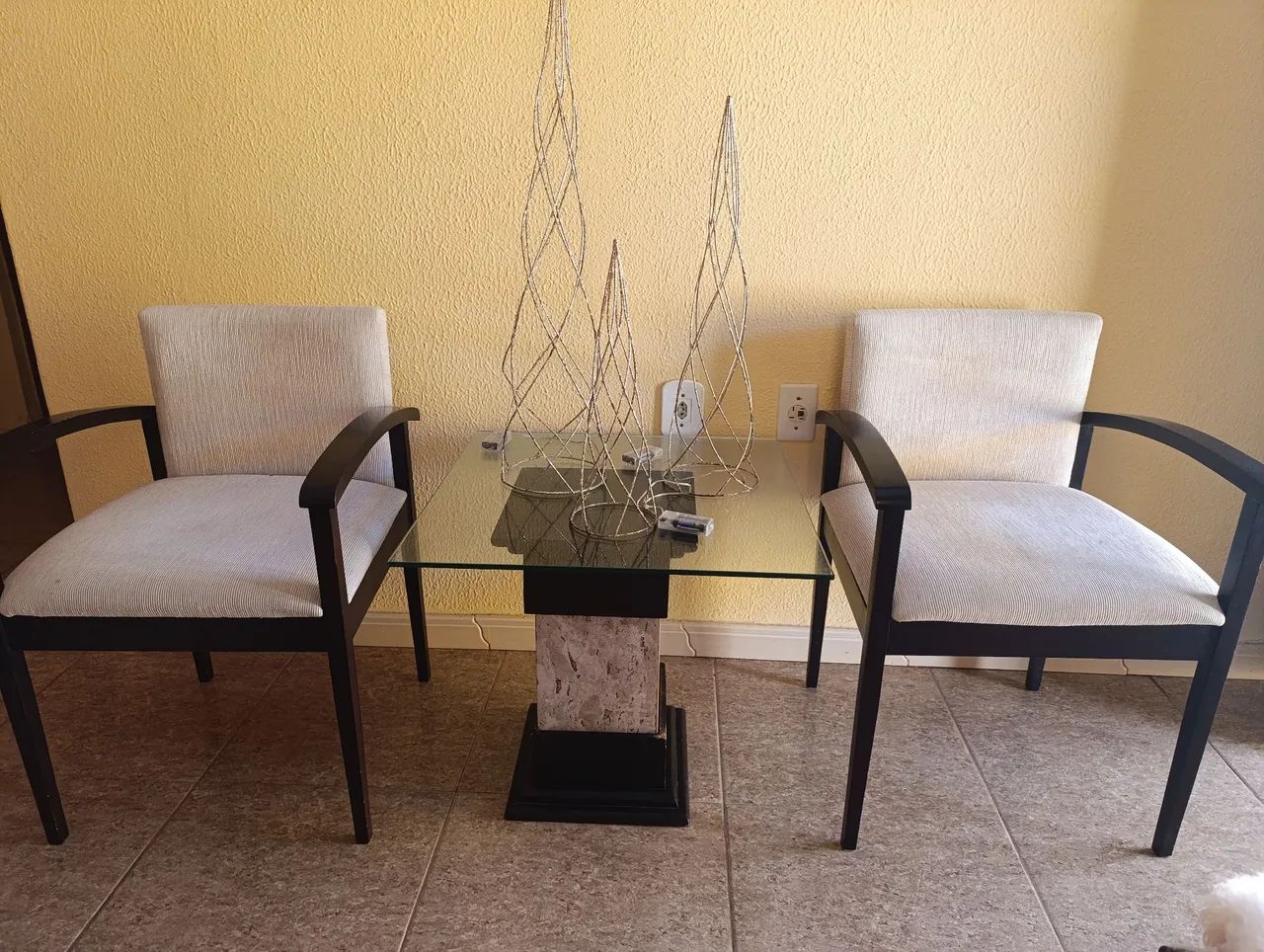Vendo cadeira de madeira e um centro  - Foto 2