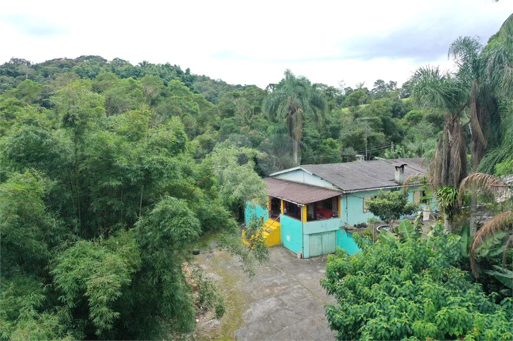 Tapiraí Sp - Sítio Santa Clara - Area de 12,1 ha - composto por casa principal, galpões po - Foto 2