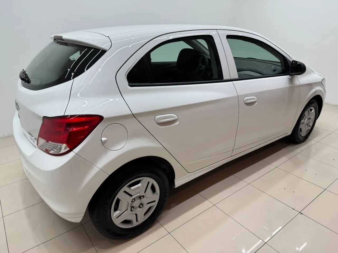Chevrolet Onix JOY Hatch 1.0 8V Flex Mec. 4P 2017 - Foto 4