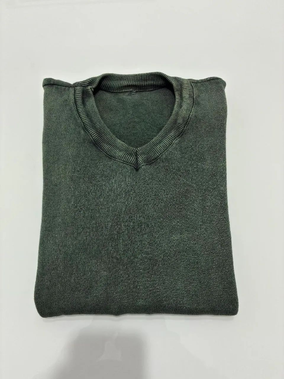 Suéter masculino, verde estilo casual.