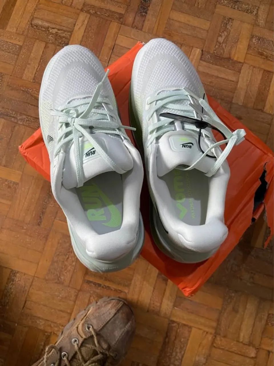 Nike Vomero Premium Barely Volt 42 - Foto 4