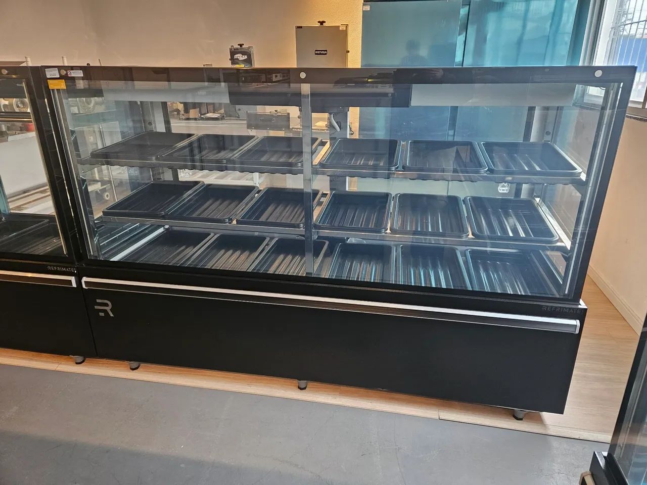 balcão expositor de carnes em prateleiras 2 metros ar forçado