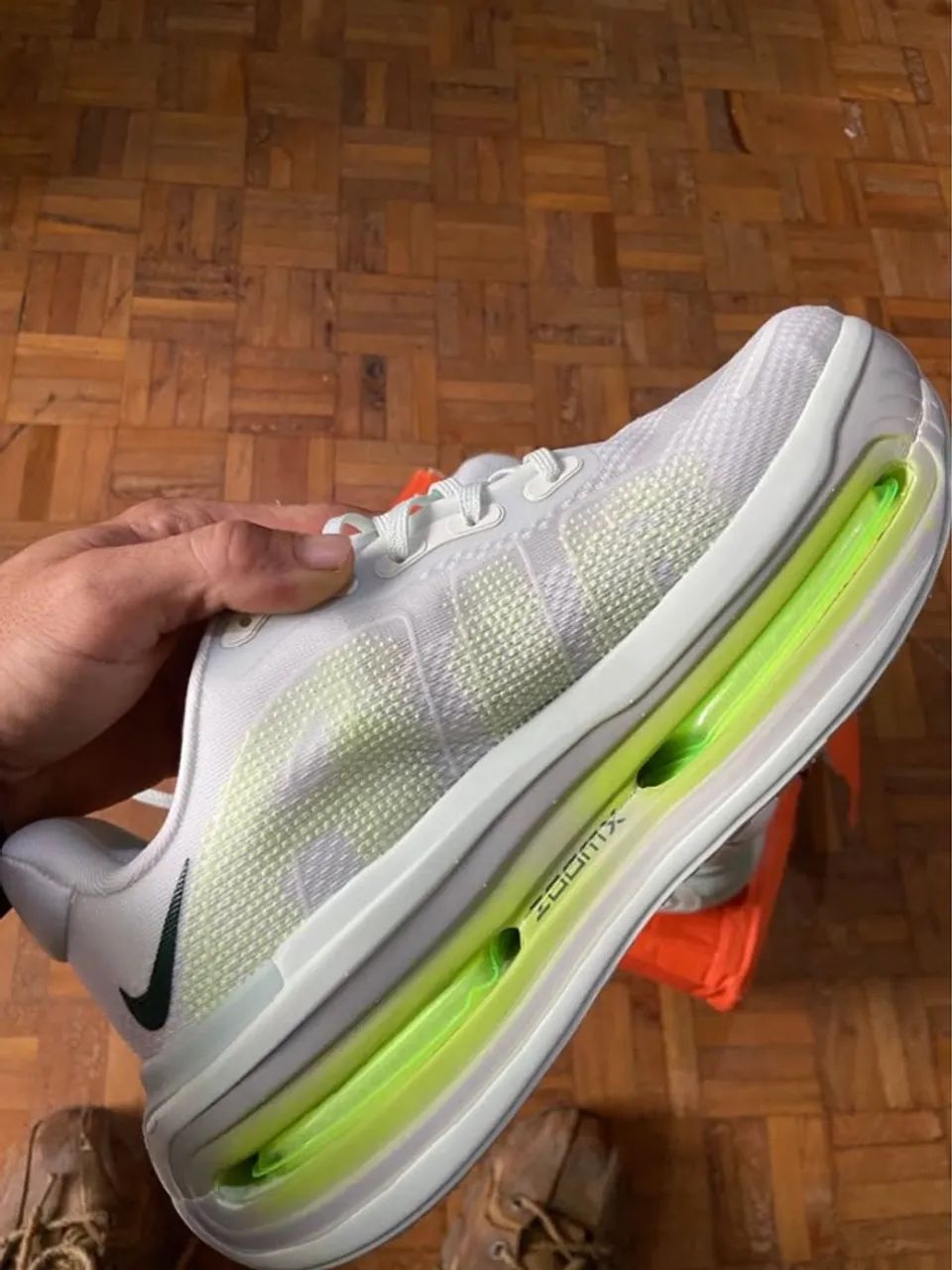 Nike Vomero Premium Barely Volt 42 - Foto 2