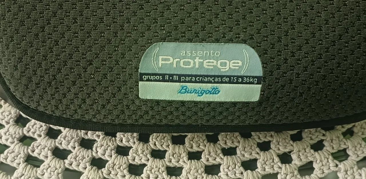 Assento elevado para carro infantil marca  burigotto semi novo de 15 até 36 kilos